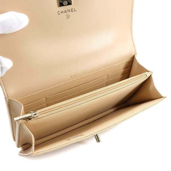 CHANEL Authentic Cream Lambskin Leather Wallet - Picture 7 of 10